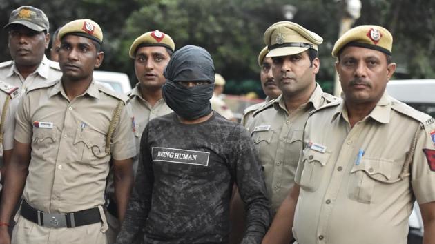 Delhi Police arrested Sachin Kumar who was allegedly involved in the robbery of a bank and murder of the cashier of the Corporation Bank, at Police headquarters in New Delhi on October 13, 2018. (Sonu Mehta/HT PHOTO) Delhi Police arrested Sachin Kumar who was allegedly involved in the robbery of a bank and murder of the cashier of the Corporation Bank, at Police headquarters in New Delhi on October 13, 2018. (Sonu Mehta/HT PHOTO)