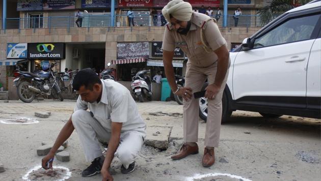 Additional Sessions Judge Krishan Kant’s wife and son were shot by their personal security officer (PSO), a head constable of Gurugram police, on Saturday in Arcadia Market, Sector 49.(Yogendra Kumar/HT PHOTO) Additional Sessions Judge Krishan Kant’s wife and son were shot by their personal security officer (PSO), a head constable of Gurugram police, on Saturday in Arcadia Market, Sector 49.(Yogendra Kumar/HT PHOTO)