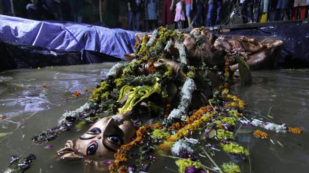 A Durga idol being immersed in an artificial pond created by a CR Park Puja Committee in 2017.(HT File Photo)