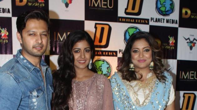 Tanushree Dutta with her sister Ishita and brother-in-law Vatsal Sheth.(Viral Bhayani)