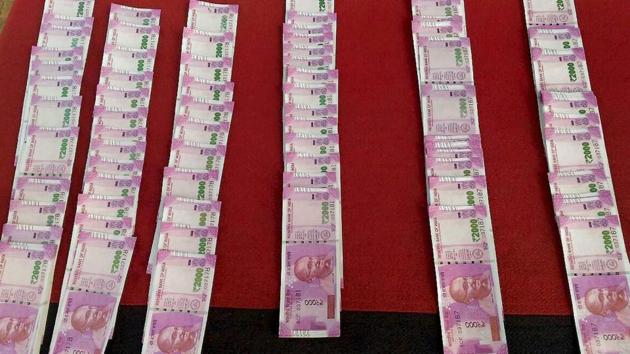 Fake currency notes of <span class='webrupee'>₹</span>2000 denomination.(PTI File Photo) Fake currency notes of <span class='webrupee'>₹</span>2000 denomination.(PTI File Photo)