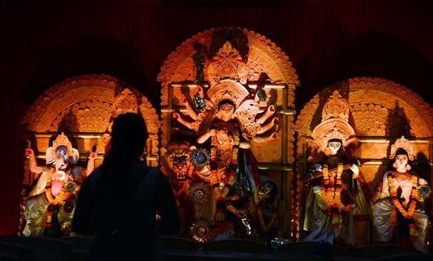 Durga mandap at Koregaon Park where people were seen taking pictures during Navaratri on Monday.(SHANKAR NARAYAN/HT PHOTO)