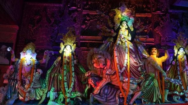 The North Bombay Sarbojanin Durga Puja Samiti at Vile Parle.(HT PHOTO)