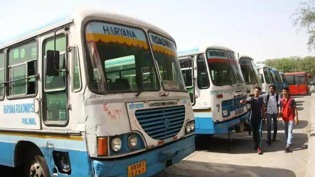 There are about 19,000 employees in Haryana roadways, which has about 4,100 buses, in which over 12 lakh passengers travel daily.(HT File)