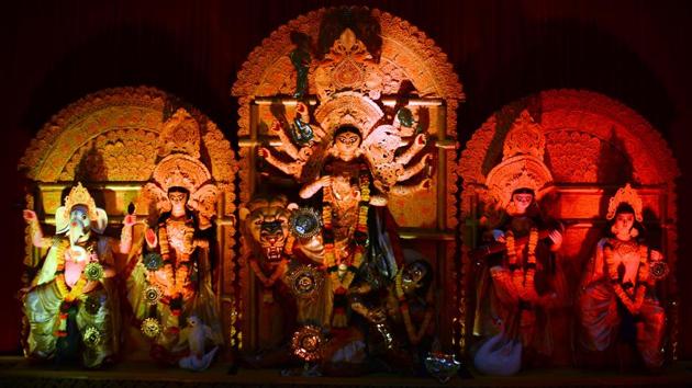 Durga puja, the biggest festival on the Bengali calendar began October 15 this year. Celebrated in honour of goddess Durga, the festival culminates five days later with idol immersion ceremony on Dasami (Dussehra). Durga mandap at Koregaon Park where people were seen taking pictures during Navaratri in Pune. (SHANKAR NARAYAN/HT PHOTO)