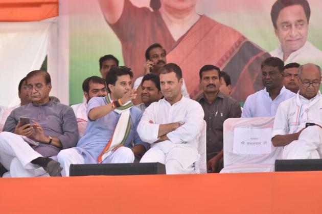 Congress President Rahul Gandhi with congress leader Jyotiraditya Scindia during a public meeting in Jaura in Morena District on October 16, 2018.(HT Photo) Congress President Rahul Gandhi with congress leader Jyotiraditya Scindia during a public meeting in Jaura in Morena District on October 16, 2018.(HT Photo)
