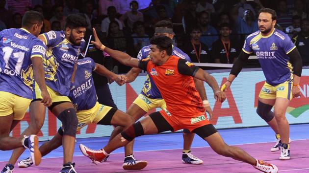 Pawan Sehrawat in action for Bengaluru Bulls against Tamil Thalaivas.(PKL Image)