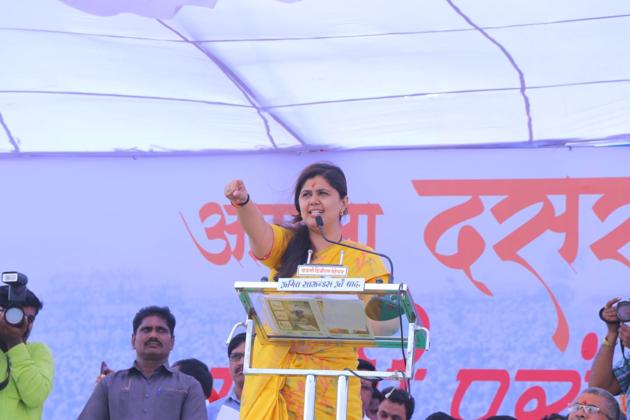 BJP’s rural development minister Pankaja Munde at the show of strength Dussehra rally at Savargaon in Beed district on Thursday. She was flanked by nearly 16 sitting BJP legislators from Marathwada region and neighbouring areas.(HT PHOTO)