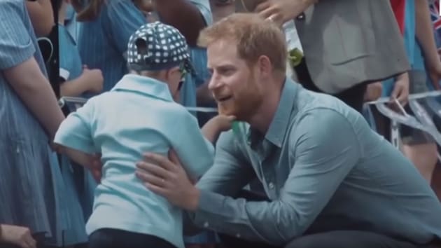 Prince Harry and Meghan Markle met Luke Vincent at Dubbo airport Prince Harry and Meghan Markle met Luke Vincent at Dubbo airport