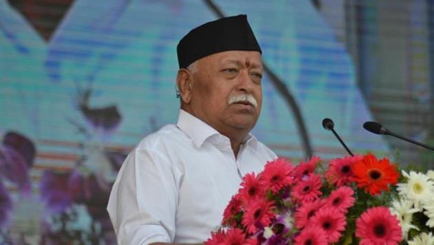 RSS chief Mohan Bhagwat gives the annual Vijayadashami speech in Nagpur on Thursday.(RSS/Twitter) RSS chief Mohan Bhagwat gives the annual Vijayadashami speech in Nagpur on Thursday.(RSS/Twitter)