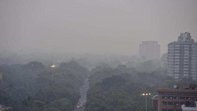 A top view of Tilak Marg in New Delhi on October 15, 2018. The air quality of the national capital slid to ‘very poor’ category on Wednesday, October 17 and is expected to get worse in the next few days. (Sonu Mehta/HT PHOTO) A top view of Tilak Marg in New Delhi on October 15, 2018. The air quality of the national capital slid to ‘very poor’ category on Wednesday, October 17 and is expected to get worse in the next few days. (Sonu Mehta/HT PHOTO)