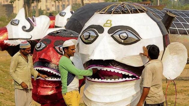 Muslim artistes giving final touches to effigies on Thursday for Dussehra celebrations on Friday in Patiala.(HT Photo)