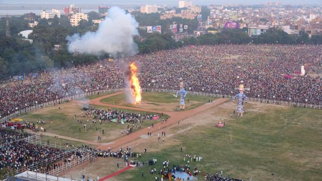 A sea of people gathered to witness the burning of effigies of Ravana and his son Meghnath and brother Kumbhkaran at Gandhi Maidan in Patna. (Arun Abhi / HT Photo) A sea of people gathered to witness the burning of effigies of Ravana and his son Meghnath and brother Kumbhkaran at Gandhi Maidan in Patna. (Arun Abhi / HT Photo)
