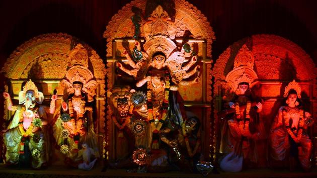Durga mandap at Koregaon Park where people were seen taking pictures during Navaratri in Pune. (SHANKAR NARAYAN/HT PHOTO) Durga mandap at Koregaon Park where people were seen taking pictures during Navaratri in Pune. (SHANKAR NARAYAN/HT PHOTO)