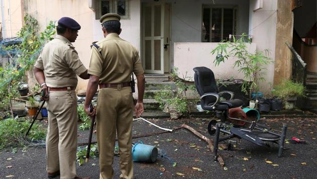 Police officers stand outside the ransacked house of Rehana Fathima, who made an attempt to enter Sabarimala temple which traditionally bars the entry of women of menstrual age, in Kochi, on October 19, 2018.(Reuters)