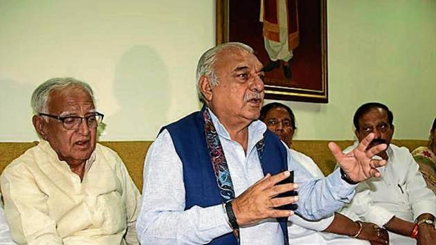 Former chief minister Bhupinder Singh Hooda addressing a press conference in Rohtak on Friday.(HT Photo)