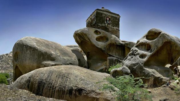 SABARKANTHA, GUJARAT: This brick-and-lime stucco structure built atop boulders on the foothills of the Idar mountains features Islamic and Hindu architectural elements. It was built during the reign of the Rathods of Udaipur and probably used as a lookout point. (Amit Pasricha)
