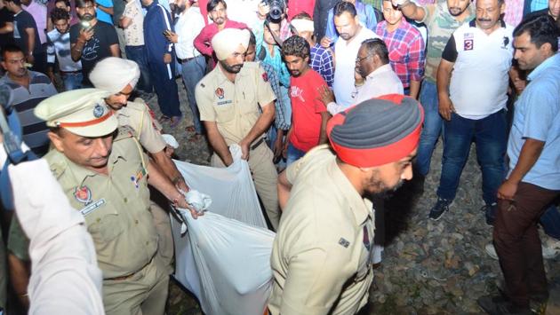 People were seen crying and raising slogans against the state government, police and the district administration for lapses in making arrangements that led to the tragedy. (Sameer sehgal/ht )