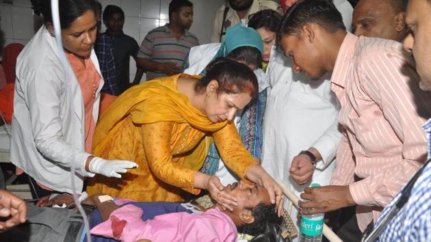 Navjot Kaur Sidhu, the wife of Congress minister and Amritsar (East) MLA Navjot Singh Sidhu, arrived at the civil hospital but she had to face the ire of the people and beat a hasty retreat when relatives started raising slogans against her. She was chief guest at the Dussehra function. (Sameer sehgal/ht )