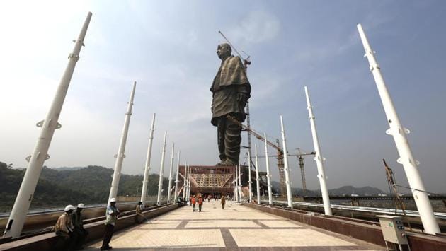 The under construction statue of unity stands facing Sardar Sarovar Dam is sen at Kevadiya Colony, about 200 kilometers from Ahmadabad, Gujarat. (Ajit Solanki / AP) The under construction statue of unity stands facing Sardar Sarovar Dam is sen at Kevadiya Colony, about 200 kilometers from Ahmadabad, Gujarat. (Ajit Solanki / AP)