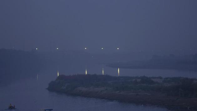 About 31 areas in Delhi recorded ‘very poor’ air quality while two areas showed ‘severe’ air quality levels.(Sanchit Khanna/HT Photo) About 31 areas in Delhi recorded ‘very poor’ air quality while two areas showed ‘severe’ air quality levels.(Sanchit Khanna/HT Photo)