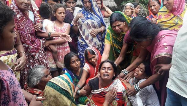 Relatives of victims of train accident at Amritsar mourn, in Gopalganj, Saturday, Oct 20, 2018.(PTI)