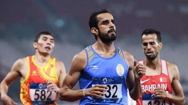 India's Manjit Singh (C) competes in a heat of the men's 1500m athletics event during the 2018 Asian Games in Jakarta on August 29, 2018.(AFP)