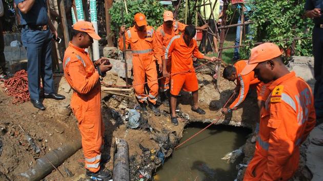 Police and NDRF personnel used deep divers and cutting instruments to cut off the cemented portions of the drain. (Sakib Ali/HT Photo) Police and NDRF personnel used deep divers and cutting instruments to cut off the cemented portions of the drain. (Sakib Ali/HT Photo)