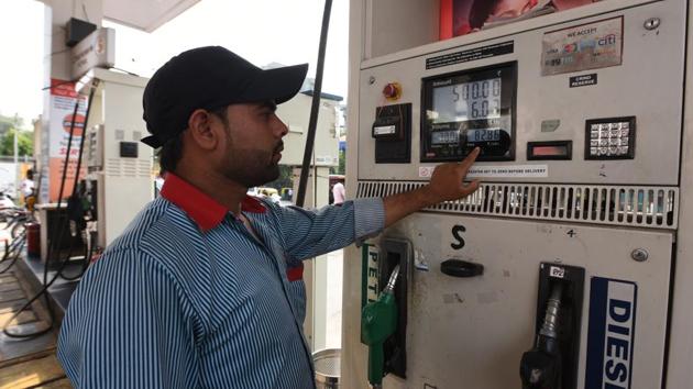 Fuel price fuels has a cascading effect on the prices of other essential commodities.(HT FILE PHOTO)