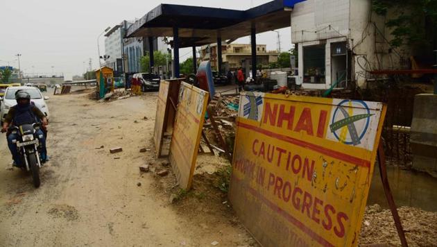 Maharashtra and Gujarat are among the worst performing states when it comes to executing highway projects under the hybrid model, with 50% of projects stuck in both the states.(Kartik Wahie/HT File Photo) Maharashtra and Gujarat are among the worst performing states when it comes to executing highway projects under the hybrid model, with 50% of projects stuck in both the states.(Kartik Wahie/HT File Photo)