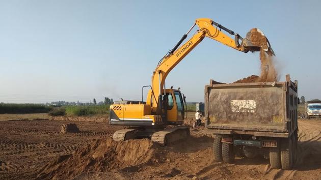 A truck without a registration number at a mining site in Dera bassi.(HT Photo)