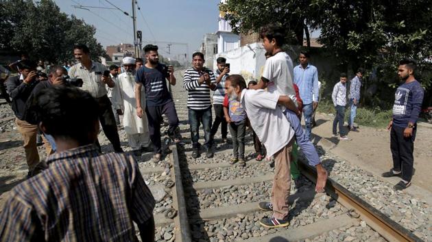 Relatives of injured victims of railway accident protest in demand of proper medical treatment, in Amritsar, Sunday, Oct 21, 2018.(PTI)