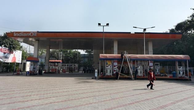 A closed petrol pump station at Ring road at IP Estate in New Delhi. Around 400 fuel stations in the national capital began a 24-hour shutdown to press the Delhi government to slash value-added tax (VAT) on the key transport fuels to cut their losses. (Sonu Mehta / HT Photo) A closed petrol pump station at Ring road at IP Estate in New Delhi. Around 400 fuel stations in the national capital began a 24-hour shutdown to press the Delhi government to slash value-added tax (VAT) on the key transport fuels to cut their losses. (Sonu Mehta / HT Photo)