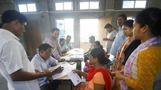 People whose names were missing in the final draft of National Register of Citizenship file new enrolment forms at an NRC Seva Kendra in Guwahati.(PTI/File Photo)
