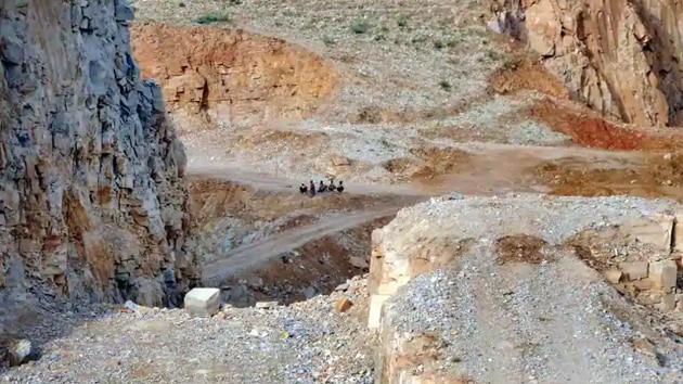 A severely denuded mining site in the Aravalli mountain range in Rajasthan.(HT/File Photo) (HT File Photo) A severely denuded mining site in the Aravalli mountain range in Rajasthan.(HT/File Photo) (HT File Photo)