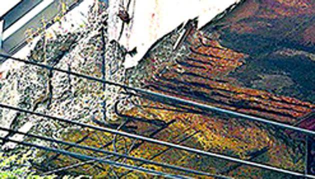 The damaged deck slabs of the Nehru Nagar overbridge. (Raj K Raj/Ht photo) The damaged deck slabs of the Nehru Nagar overbridge. (Raj K Raj/Ht photo)
