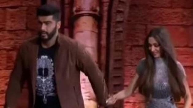 Arjun Kapoor and Malaika Arora were seen twerking with an India’s Got Talent contestant.(YouTube Grab)