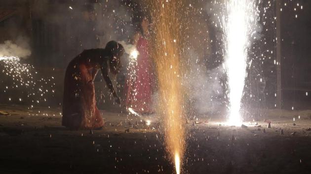 People bursting crackers to celebrate Diwali in New Delhi on October 19. (Ravi Choudhary/HT File Photo) People bursting crackers to celebrate Diwali in New Delhi on October 19. (Ravi Choudhary/HT File Photo)