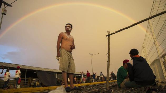 However, they were still at least 1,830 kilometers from the nearest border crossing — McAllen, Texas — on Monday, and the length of their journey could more than double if they go to Tijuana-San Diego, the destination of another caravan earlier this year. That one shrank significantly as it moved through Mexico, and only about 200 of the 1,200 reached the California border. (Oliver de Roos / AP) However, they were still at least 1,830 kilometers from the nearest border crossing — McAllen, Texas — on Monday, and the length of their journey could more than double if they go to Tijuana-San Diego, the destination of another caravan earlier this year. That one shrank significantly as it moved through Mexico, and only about 200 of the 1,200 reached the California border. (Oliver de Roos / AP)