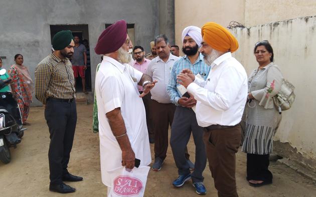 Health officials during the raid at Guru Nanak Chetna Foundation Rehabilitation Centre in Patiala on Monday. (Bharat Bhushan/HT) Health officials during the raid at Guru Nanak Chetna Foundation Rehabilitation Centre in Patiala on Monday. (Bharat Bhushan/HT)