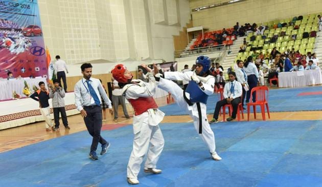 Tamil Nadu’s Anushiya Priyadarshini (blue) in action at the 2018 Taekwondo open championship at Balewadi on October 20. (HT PHOTO) Tamil Nadu’s Anushiya Priyadarshini (blue) in action at the 2018 Taekwondo open championship at Balewadi on October 20. (HT PHOTO)