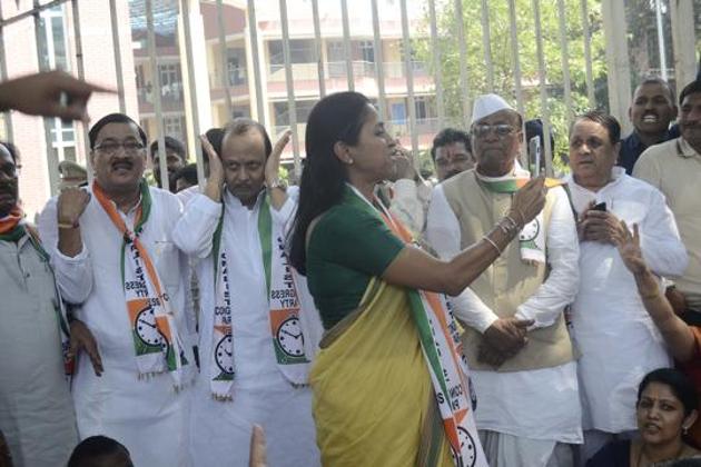 NCP leader Supriya Sule taking photo of Ajit Pawar during agitation against BJP government demanding declare drought at Council hall in Pune, India, on Monday, October 22. (Ravindra Joshi/HT PHOTO) 