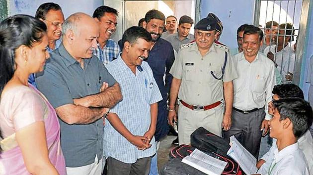 Delhi chief minister Arvind Kejriwal (centre) and his deputy Manish Sisodia (second from left) during a visit to a school at Bapoda village in Bhiwani district on Tuesday.(HT Photo) Delhi chief minister Arvind Kejriwal (centre) and his deputy Manish Sisodia (second from left) during a visit to a school at Bapoda village in Bhiwani district on Tuesday.(HT Photo)