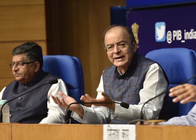 Union Minister for Finance and Corporate Affairs Arun Jaitley addresses a press conference during a cabinet briefing in New Delhi. Jaitley on Thursday said that the government’s decision to remove CBI director Alok Verma and special director Rakesh Asthana was based on the CVC’s recommendations. (Sanjeev Verma / HT Photo) Union Minister for Finance and Corporate Affairs Arun Jaitley addresses a press conference during a cabinet briefing in New Delhi. Jaitley on Thursday said that the government’s decision to remove CBI director Alok Verma and special director Rakesh Asthana was based on the CVC’s recommendations. (Sanjeev Verma / HT Photo)