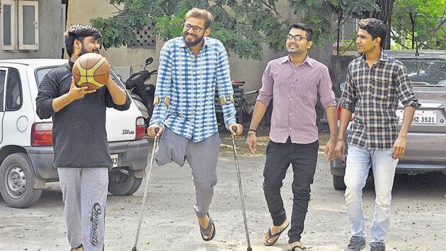 Javed Choudhari (second from left) shares light moment with his friends near his residence on Sinhagad road in Pune (Pratham Gokhale/HT Photo) Javed Choudhari (second from left) shares light moment with his friends near his residence on Sinhagad road in Pune (Pratham Gokhale/HT Photo)