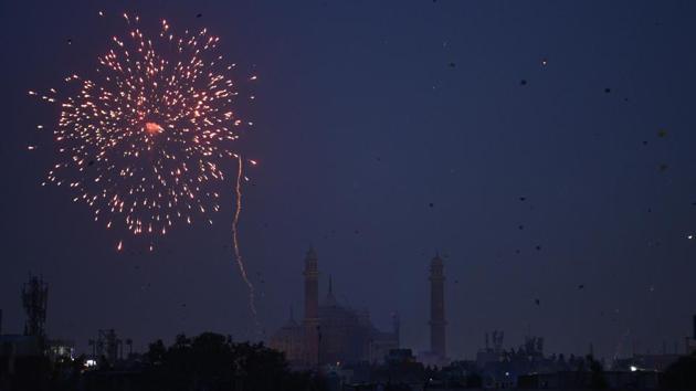 The top court ordered that the firecrackers should not be too noisy or polluting. It ordered the petroleum and explosives safety organisation (PESO) to give clearances to crackers only if they meet noise and emission standards. (Sanchit Khanna/HT PHOTO) The top court ordered that the firecrackers should not be too noisy or polluting. It ordered the petroleum and explosives safety organisation (PESO) to give clearances to crackers only if they meet noise and emission standards. (Sanchit Khanna/HT PHOTO)
