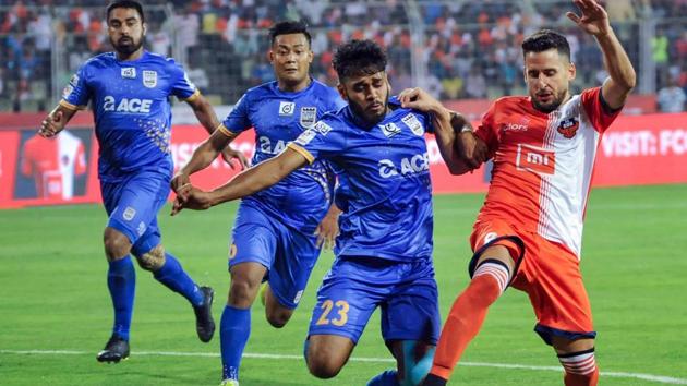 Players of FC Goa and Mumbai City FC in action in the 17th match of the 5th edition of ISL football tournament, at Nehru Stadium.(PTI) Players of FC Goa and Mumbai City FC in action in the 17th match of the 5th edition of ISL football tournament, at Nehru Stadium.(PTI)