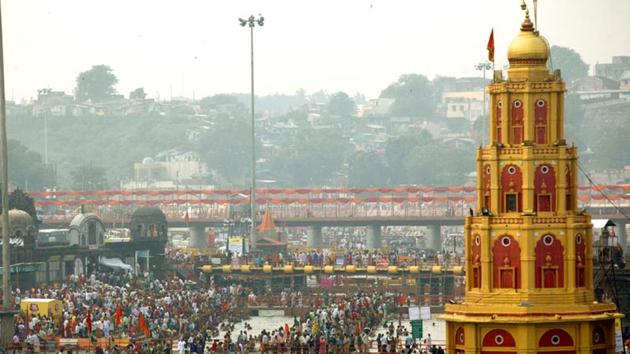 Devotees take a dip in the Godavari river during the Kumbh Mela in Nashik ahead of ahead of 'shahi snan' (holy bath). (Arijit Sen/HT photo) Devotees take a dip in the Godavari river during the Kumbh Mela in Nashik ahead of ahead of 'shahi snan' (holy bath). (Arijit Sen/HT photo)