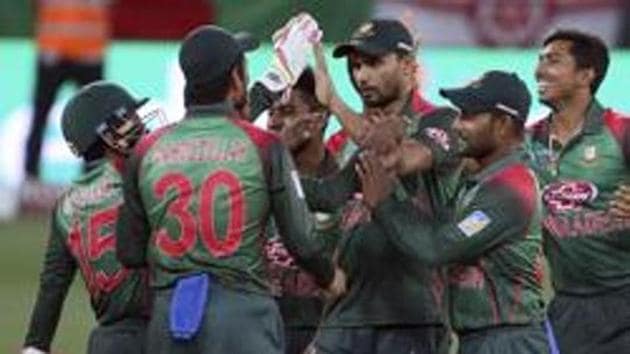 Bangladesh's captain Mashrafe Mortaza, center, celebrates with teammates the dismissal of India's Shikhar Dhawan during the final one day international cricket match of Asia Cup between India and Bangladesh, in Dubai, United Arab Emirates, Friday, Sept. 28, 2018. (AP)