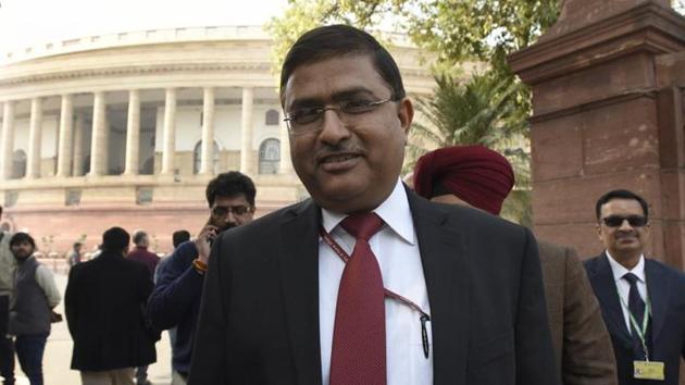 CBI special director Rakesh Asthana has been named in a complaint by a Hyderabad-based businessman, Sana Satish Babu, who alleged that two Dubai-based brothers claimed that they were acting on behalf of Asthana and struck a deal for <span class='webrupee'>?</span>5 crore to protect him.(Sonu Mehta/HT File Photo)